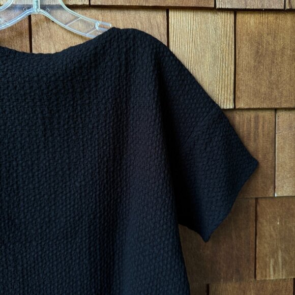 NWT Eileen Fisher Black Textured Stretch Knit Short Sleeve Top in Women's Medium - Picture 9 of 9